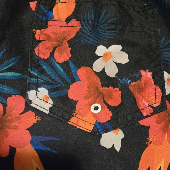 Hollister Red and Black Swim Trunks Bold Design (1) - Picture 4 of 5